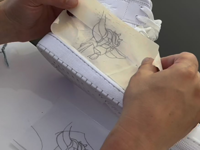 Réaliser un dessin sur une chaussure